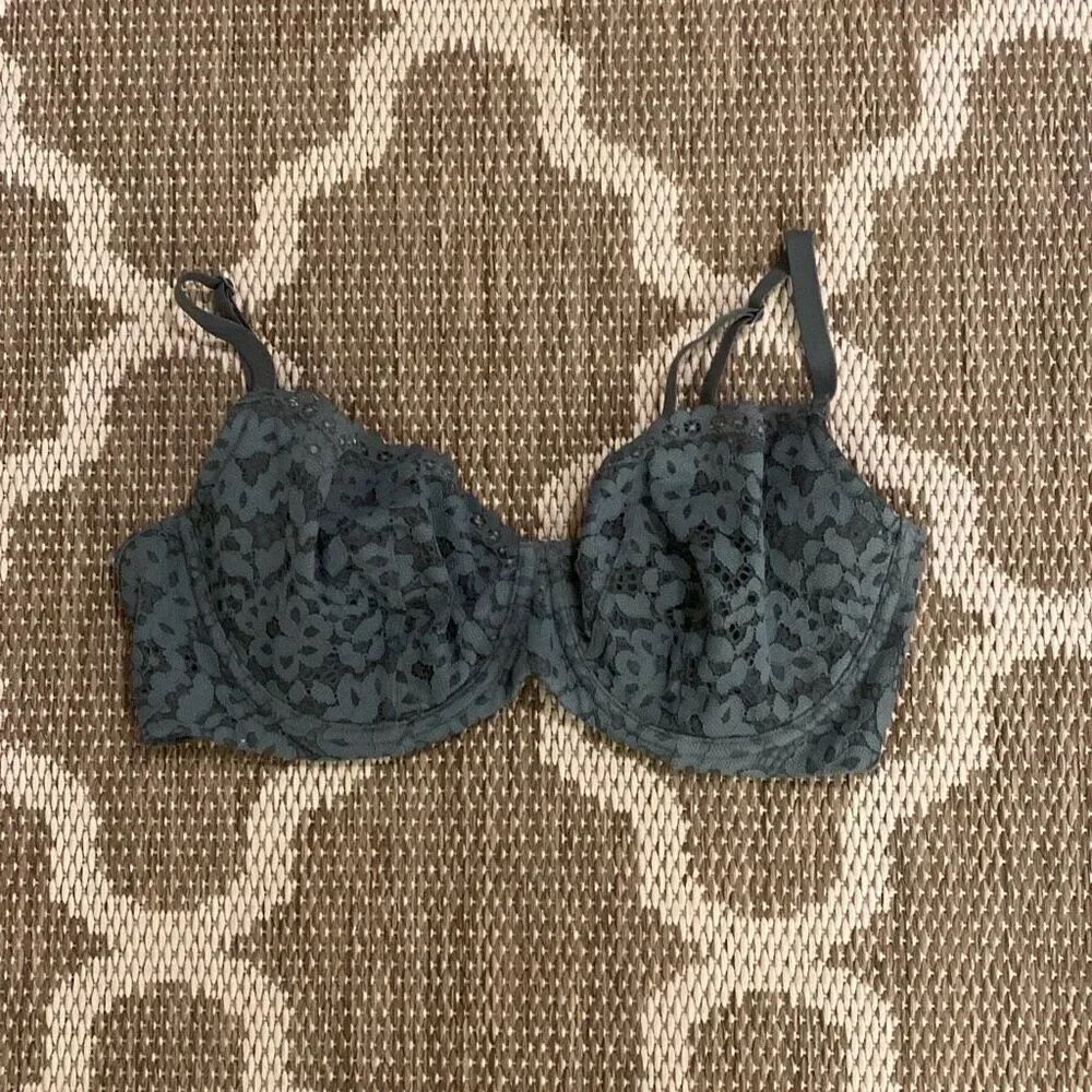 Victoria’s Secret bra size 38DD body by Victoria